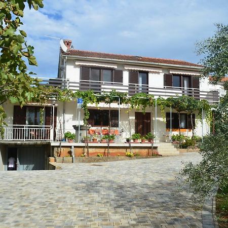 Apartments Mare Malinska Exterior photo
