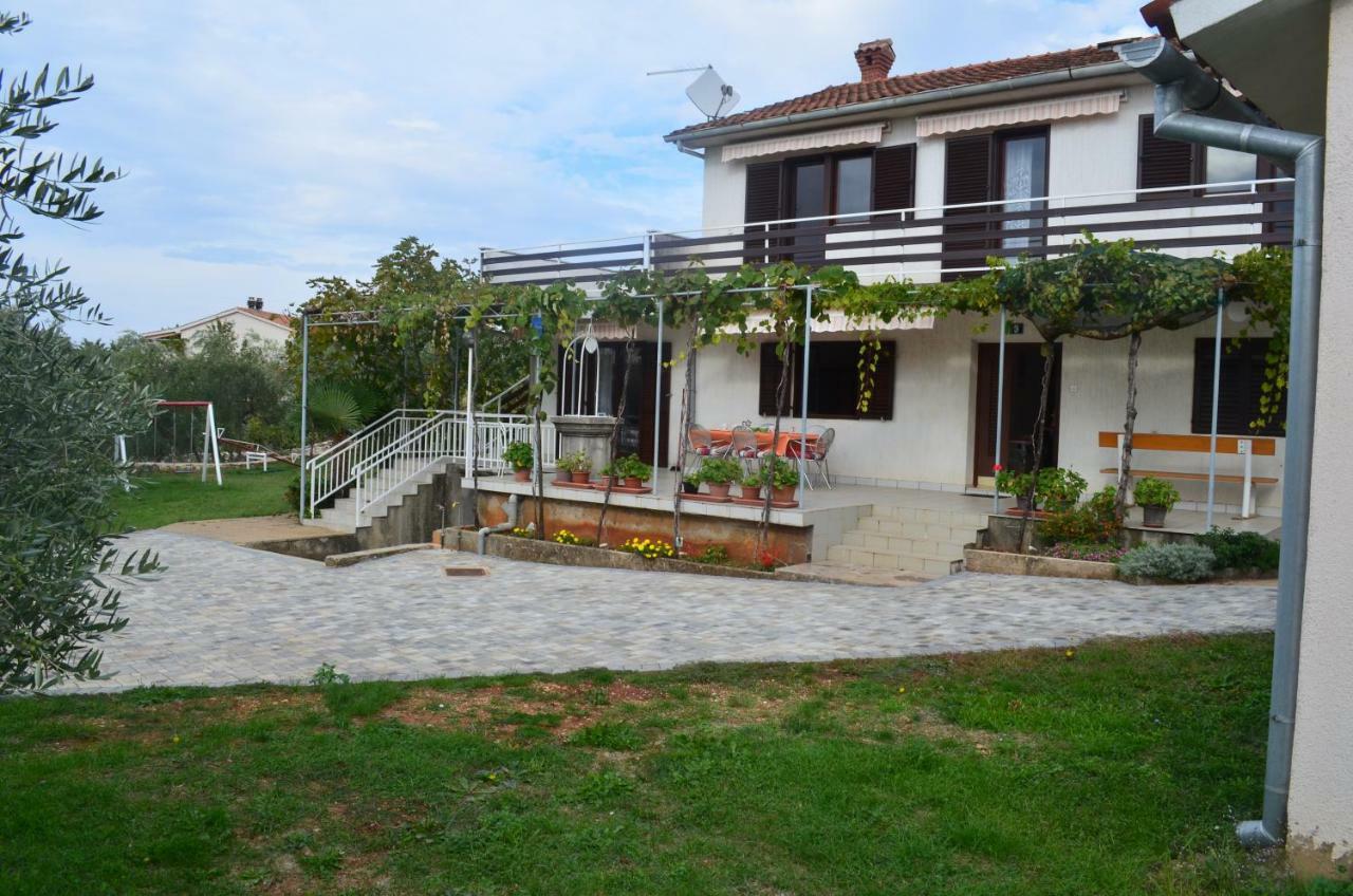 Apartments Mare Malinska Exterior photo