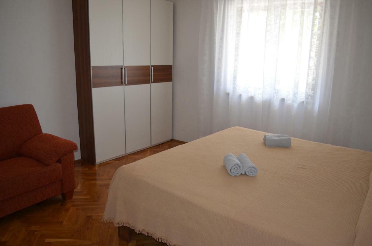 Apartments Mare Malinska Exterior photo